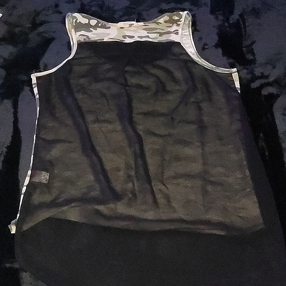 Laceback razer tank - Picture 2 of 2